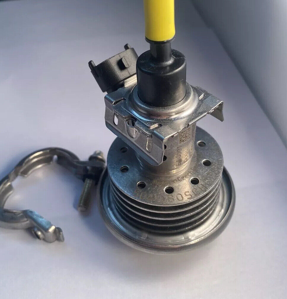 OEM Genuine Diesel Emissions Fluid Injector Module With COLLAR A0004901013